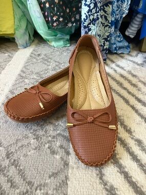 NWOT Cognac Brown Loafers Size 36/US 6